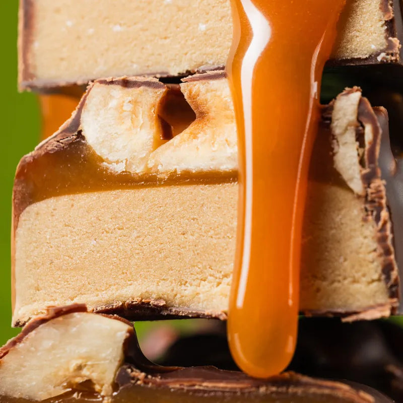 Baton proteic cu NUCI SI CARAMEL (FIZI)
